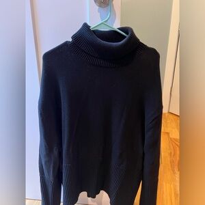 Black split hem sweater size medium GAP